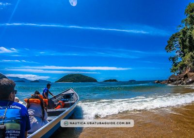 Saída dos passeios de barco com o Nilton a partir do extremo direito da Praia do Prumirim