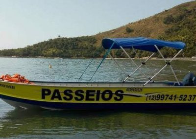 Lancha miúda que também é utilizada para realizar o translado entre Lagoinha e F?ortaleza para quem realiza a Trilha das 7 Praias