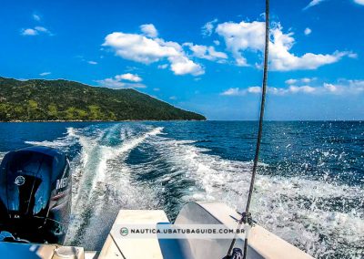 Rastro durante passeio de lancha para a Ilha Anchieta e Praia das 7 Fontes em Ubatuba com a Tubarão Turismo